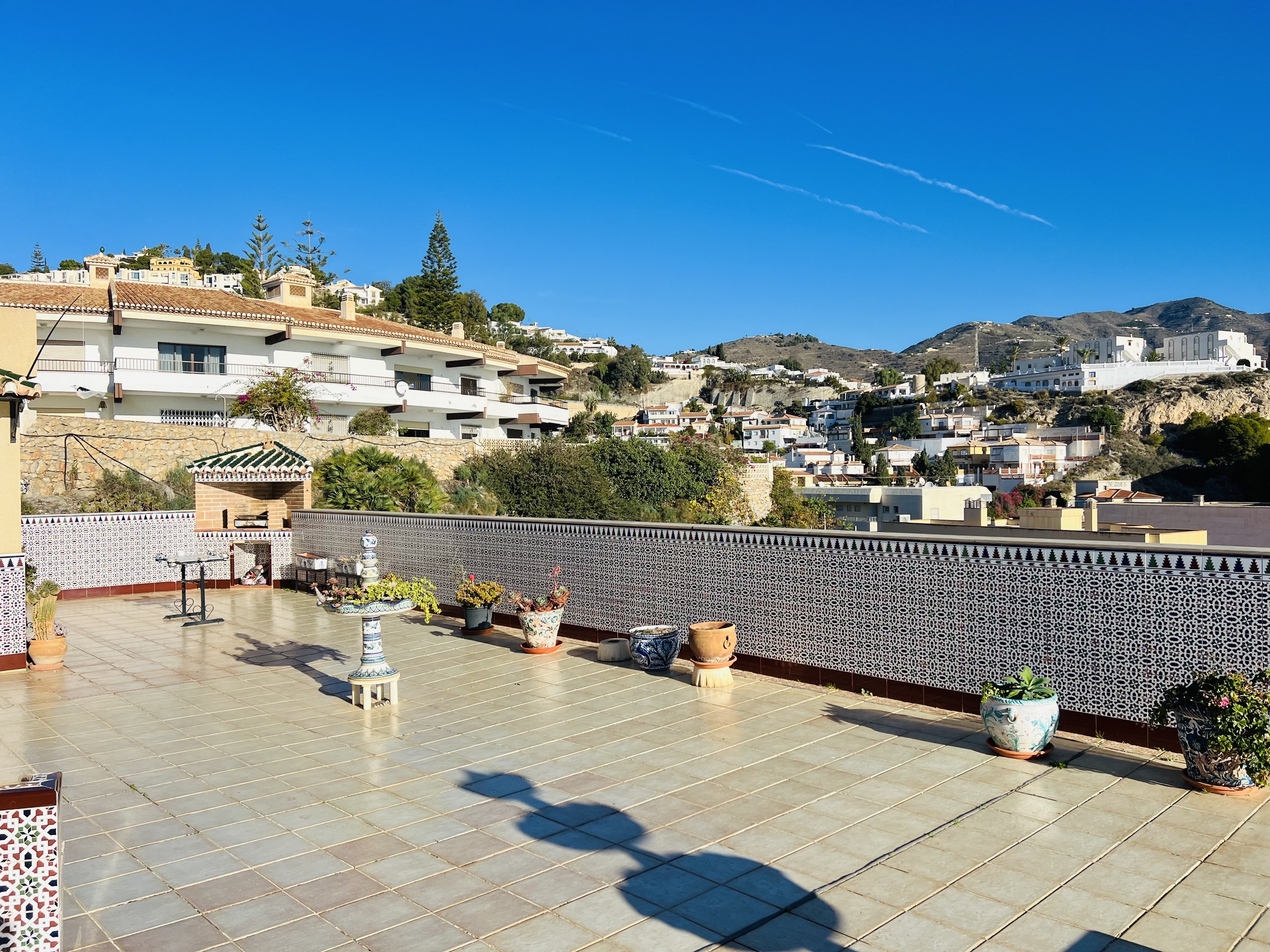 ATICO EN VENTA CON ESPECTACULAR TERRAZA CON VISTAS AL MAR. 