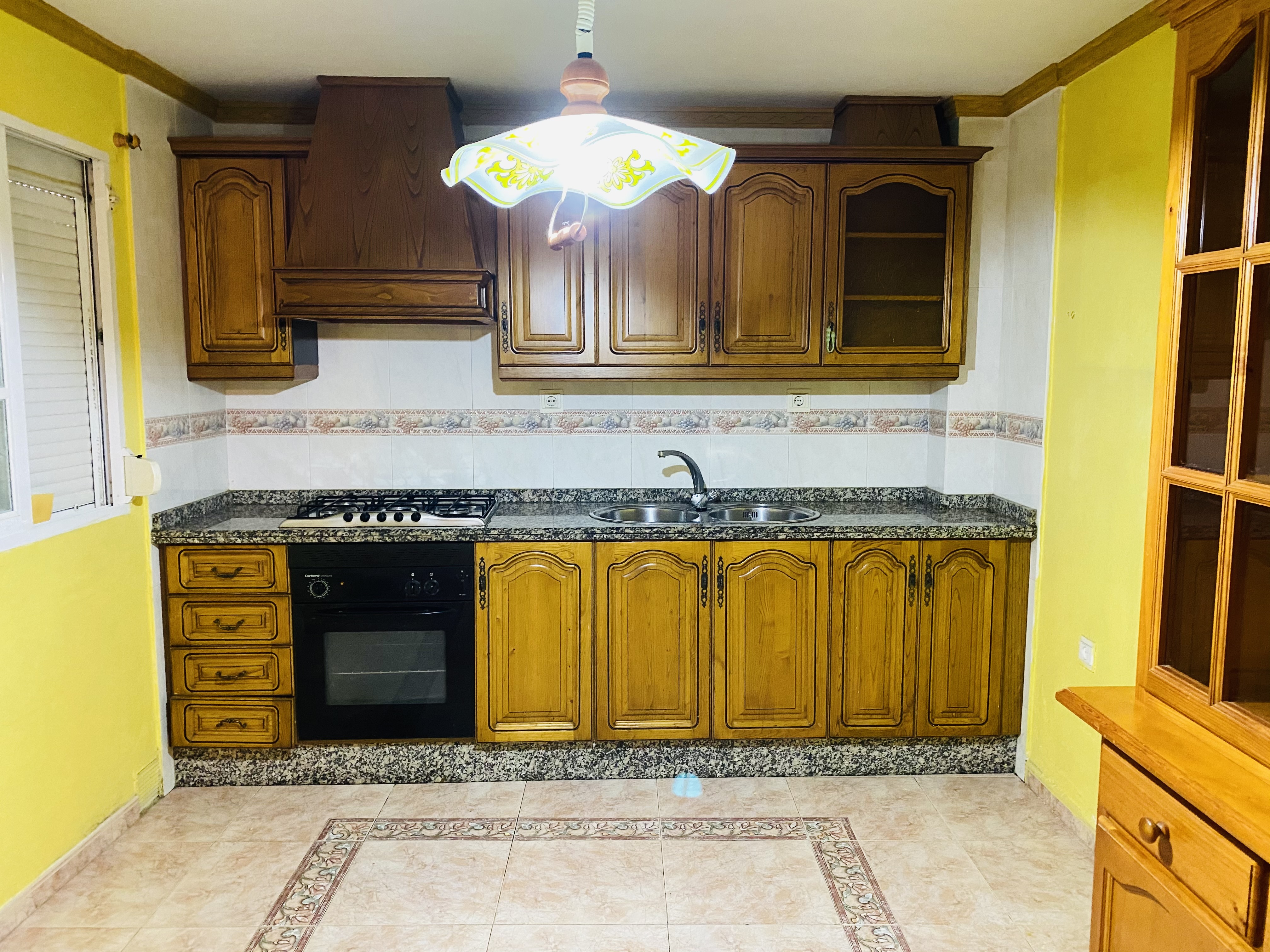 CASA DE PUEBLO CON FANT�STICAS VISTAS EN EL CENTRO HIST�RICO DE ALMU��CAR