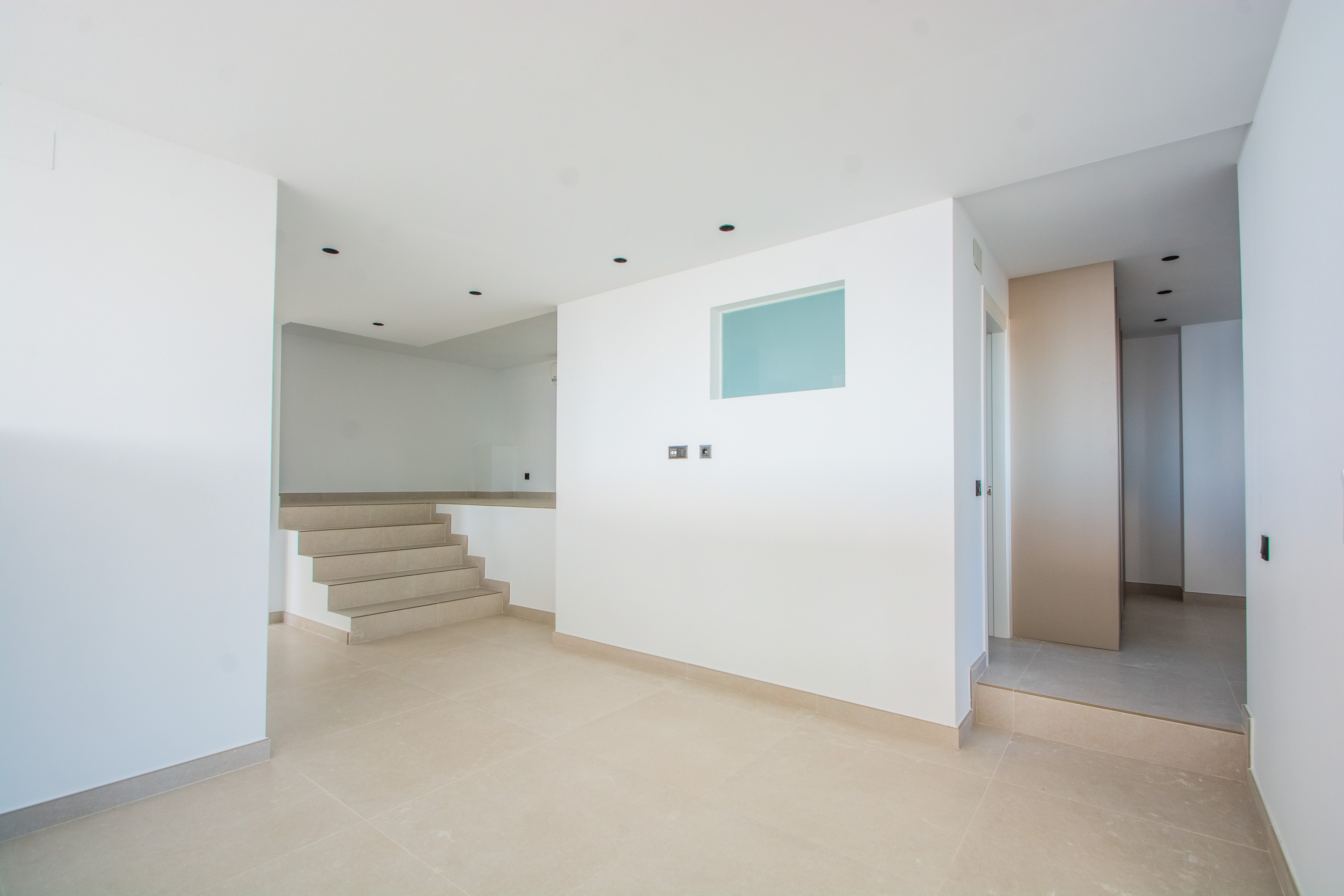 EXCLUSIVO APARTAMENTO DE LUJO CON VISTAS PANOR�MICAS EN LA MAIRENA
