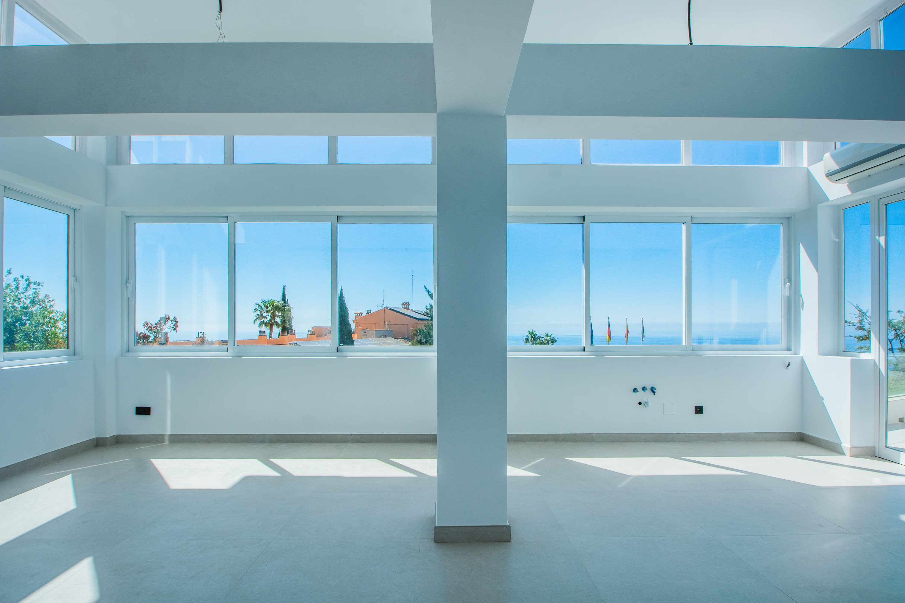 EXCLUSIVO APARTAMENTO DE LUJO CON VISTAS PANOR�MICAS EN LA MAIRENA
